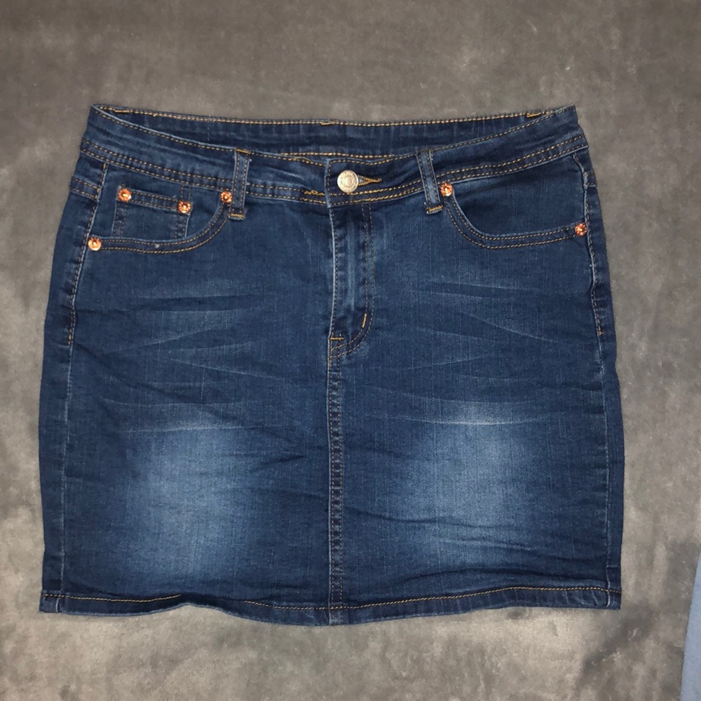 two Chouyatou jean skirts